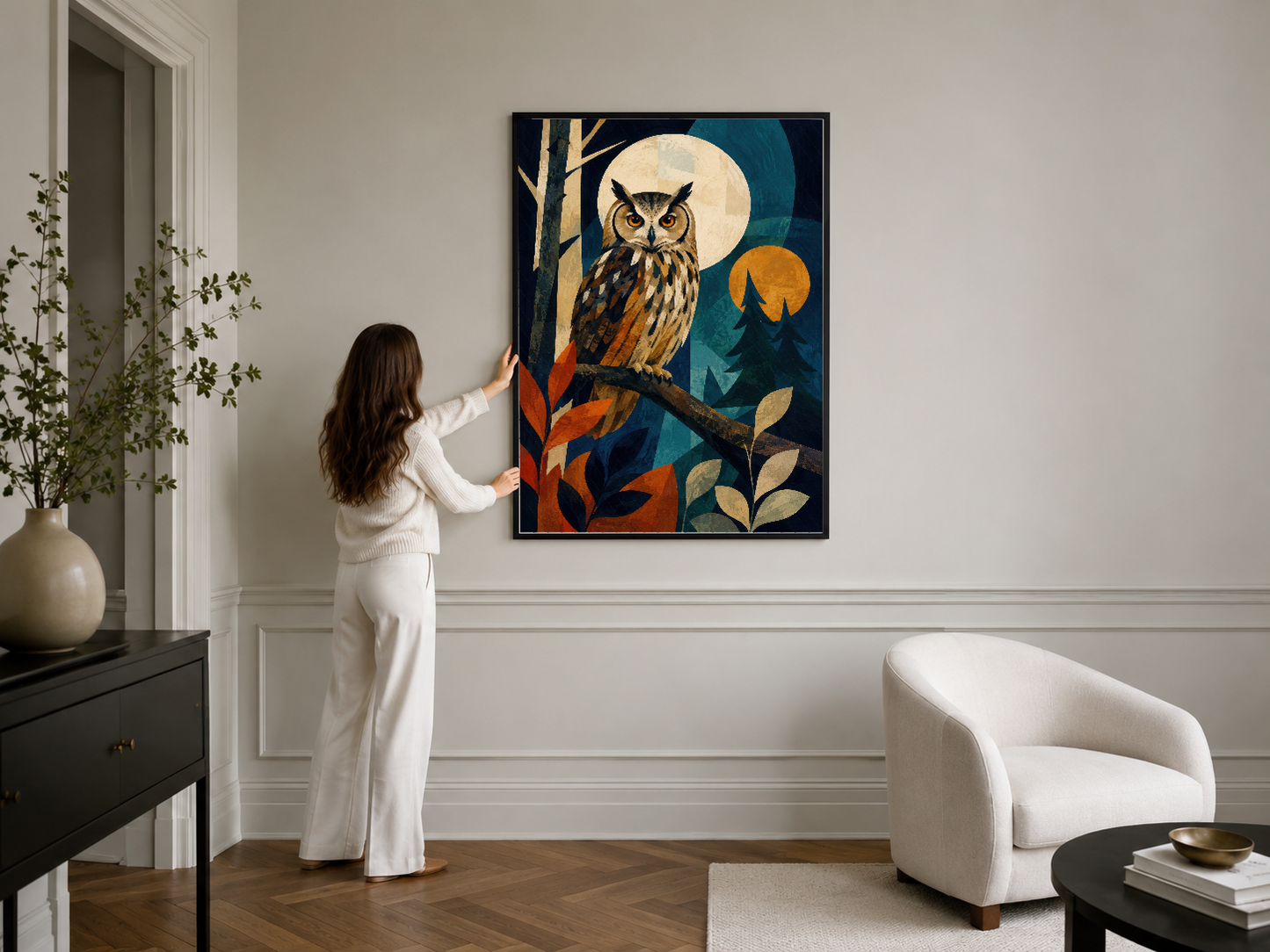 Çerçeveli duvar sanatı, baykuş ve ay motifi, klasik interior tasarımında yer alan poster.