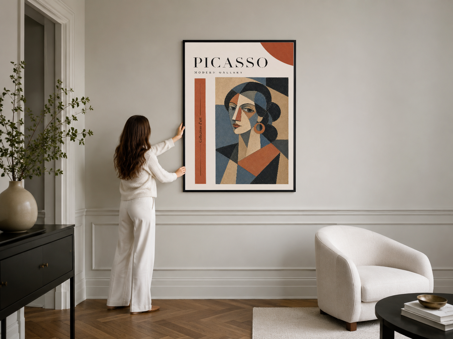 Picasso Modern Gallery posteri, siyah çerçeve ve geometrik portre tasarımı ile neo-klasik dekorasyonda asılı.