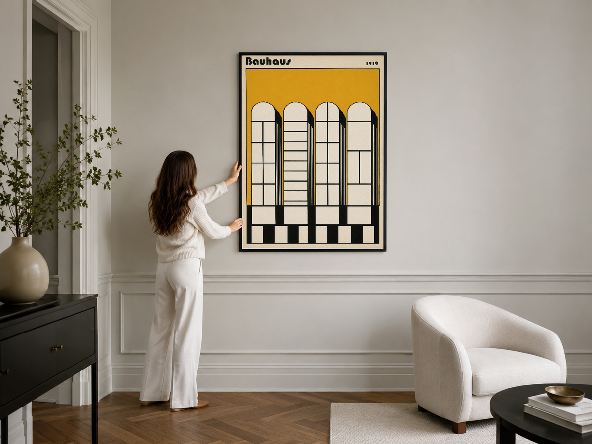 Geometrik Bauhaus tablo, dört pencerenin tasarımlandığı sanat eseri, siyah çerçeveli.