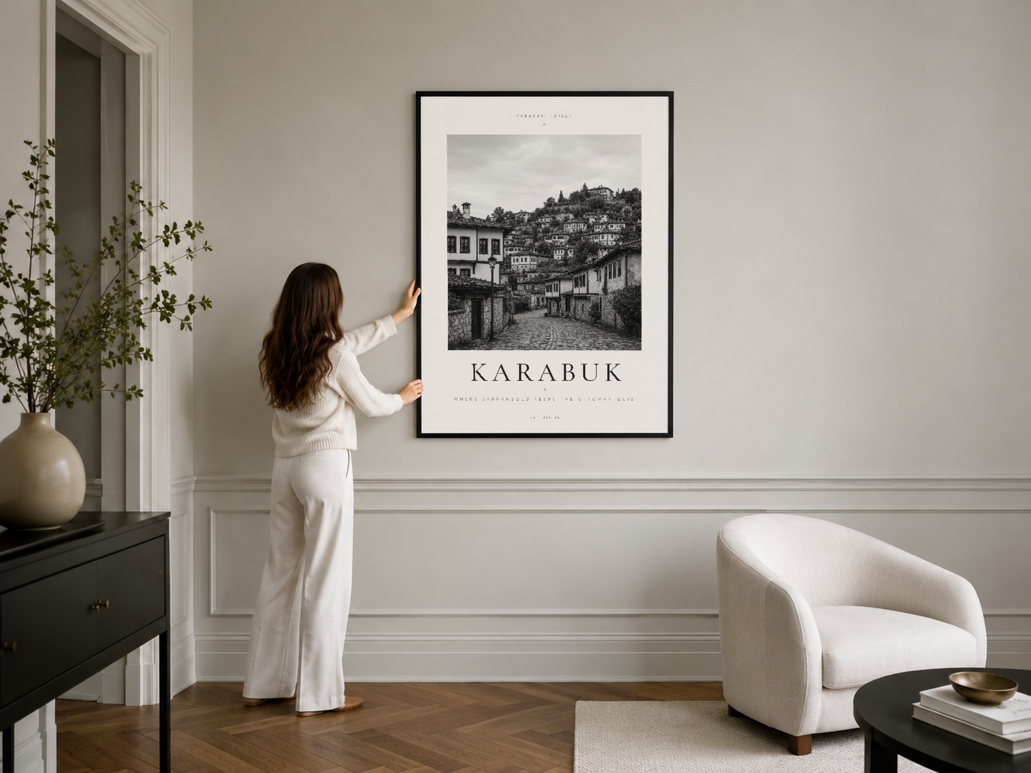 Karabük kentinin nostaljik portresi, modern siyah çerçeveli poster, şık bir salonda duvarı vurgulayan sanat eseri.