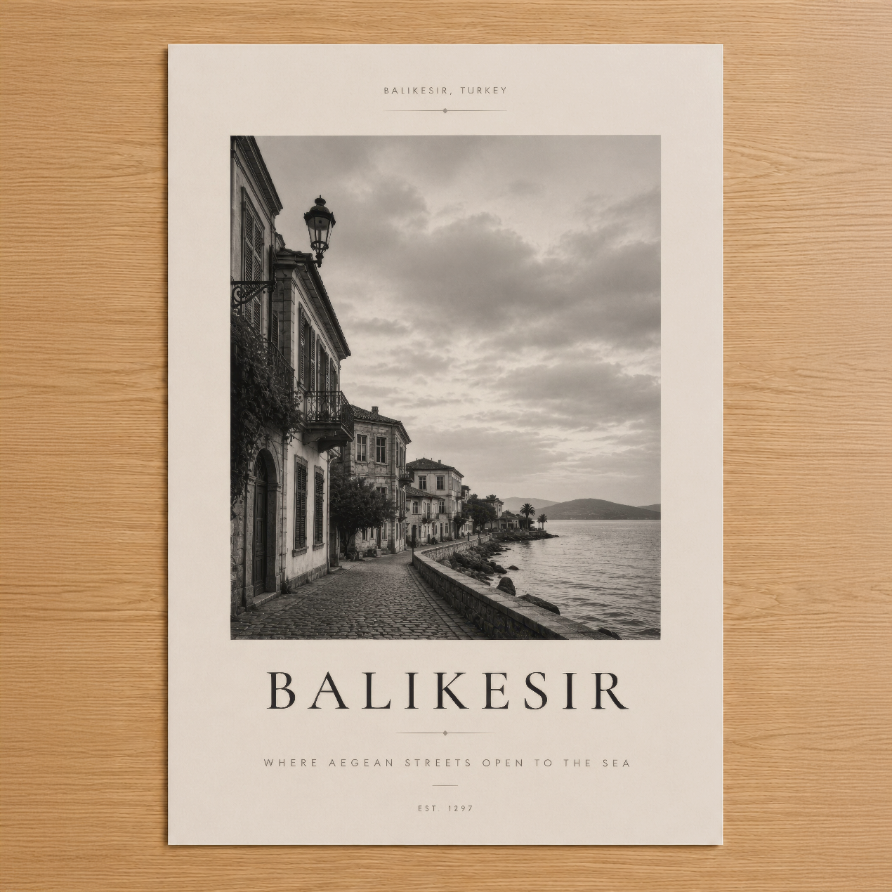 Balıkesir Türkiye posterinde siyah beyaz fotoğrafik stil, denize açılan Ege mimarisi ve nostaljik atmosfer.