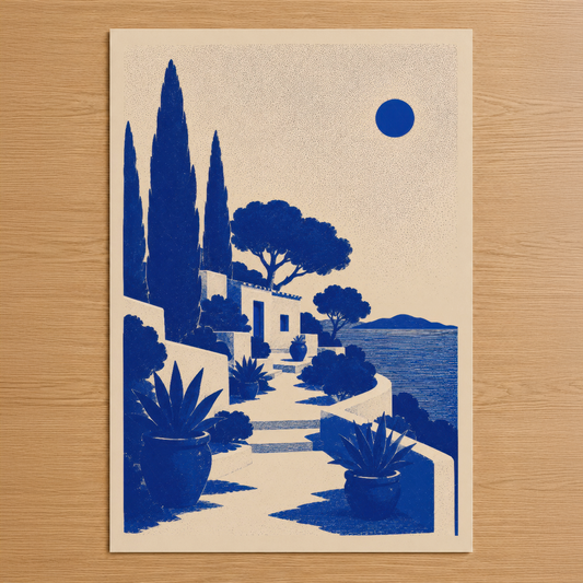 Akdeniz mimarisini anlatan mavi tonlarda, servi ağaçları ve beyaz ev motifli minimalist sanat tablosu.