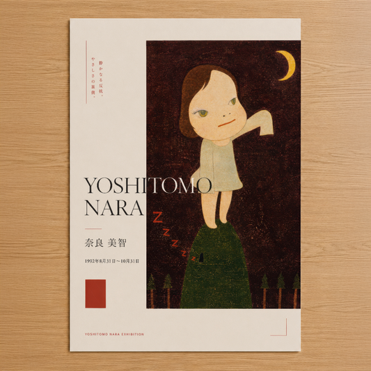 Yoshitomo Nara sergisi posteri, ay ışığında uykulu bir çocuk figürü ve minimalist Japon sanat estetik tasarımı