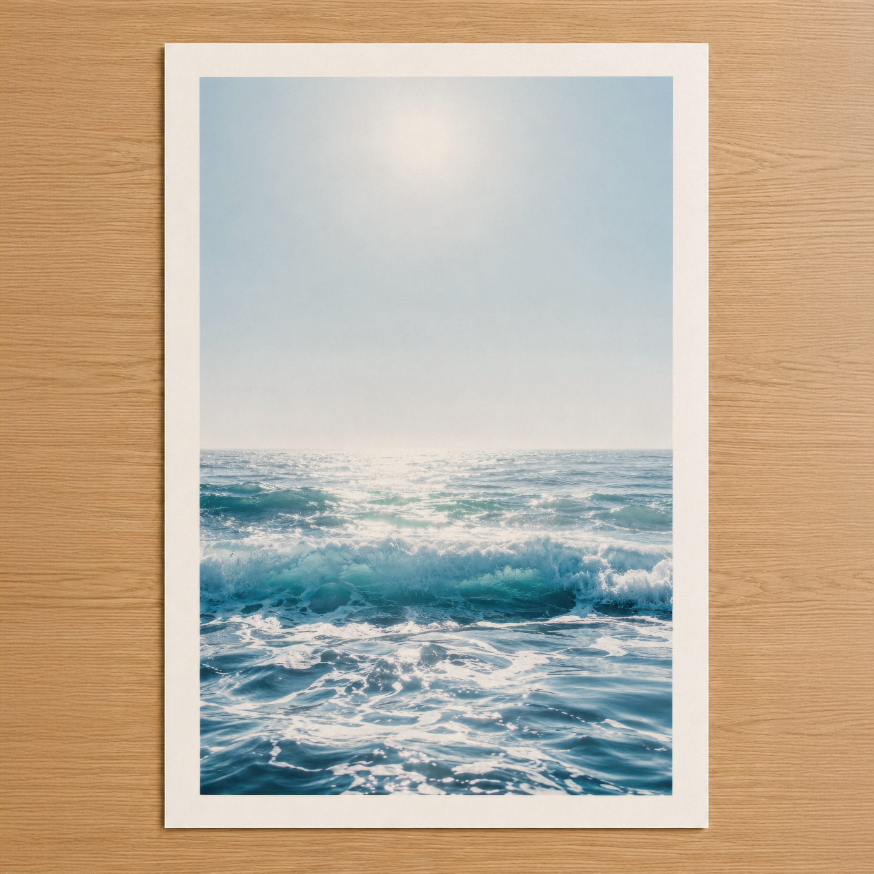 Mavi dalgaları ve beyaz köpükleri gösteren sakin okyanus manzarası posteri, minimalist doğa sahnesi.