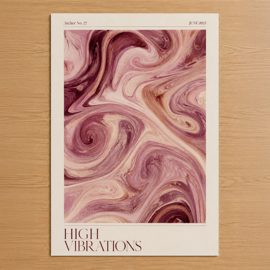 Sıvı mermer efektli soyut tasarım, pembe ve mürdüm tonlarında dinamik spiral desen, High Vibrations başlığıyla.