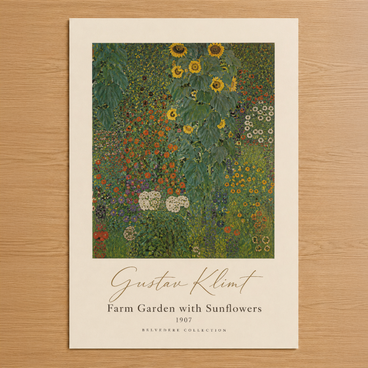 Gustav Klimt'in ikonik Çiftçi Bahçesi eseri, sarı ayçiçekleri ve renkli çiçeklerle dolu verimli bahçe sahnesi.