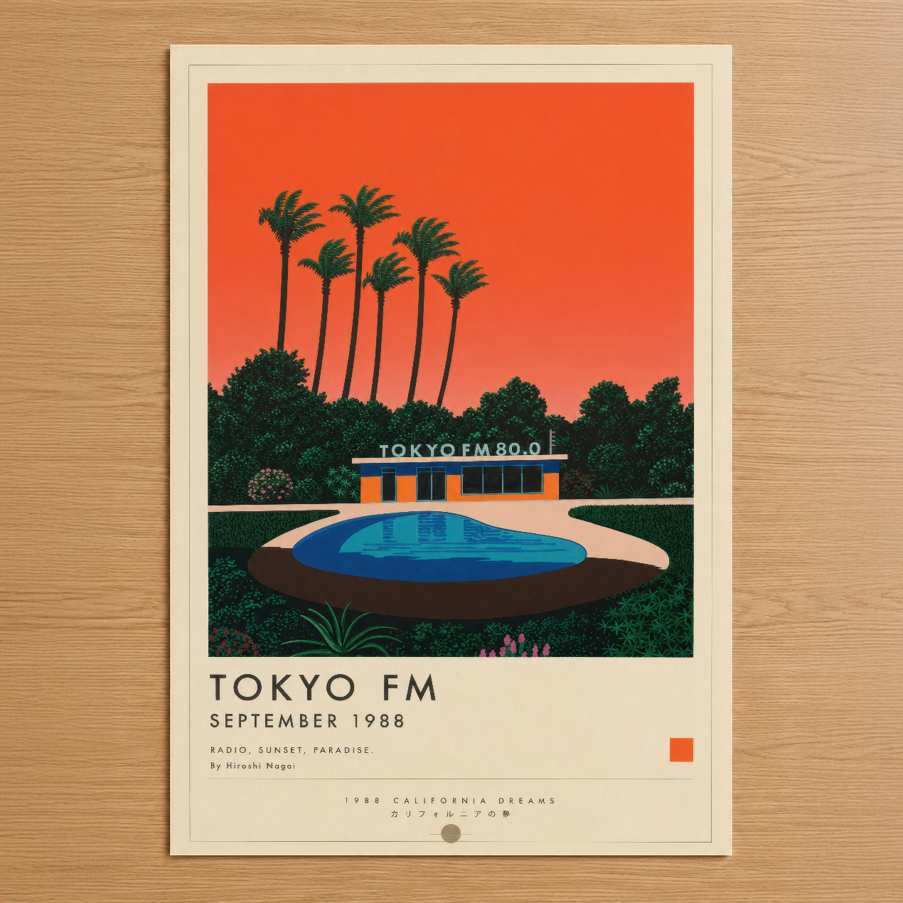 1988 Tokyo FM posteri, eriyen kırmızı gökyüzü, palmiye ağaçları ve futuristik havuz binası tasarımı.