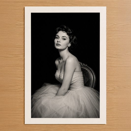 Zarif siyah beyaz portre tablosu, tulle elbiseli kadın figürü, klasik sanat fotoğrafyası stili