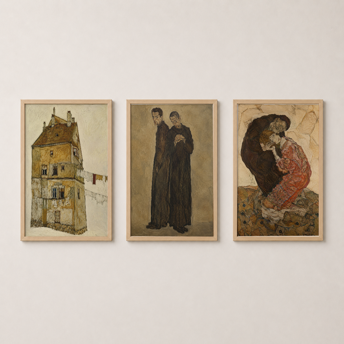 Doğal ahşap çerçeveli ekspresyonist üçlü tablo: nostaljik ve dramatik sanat eserleri.