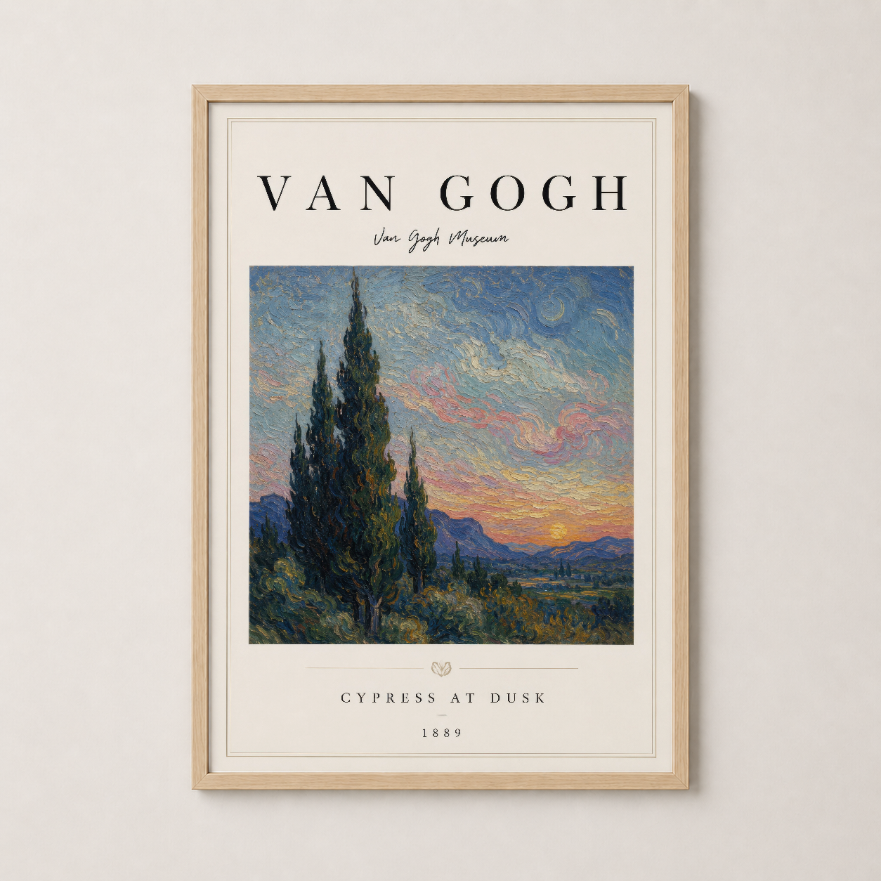 Van Gogh'un gün batımı sahnesi ahşap çerçevede, sıcak ve doğal bir ambiyans yaratır.