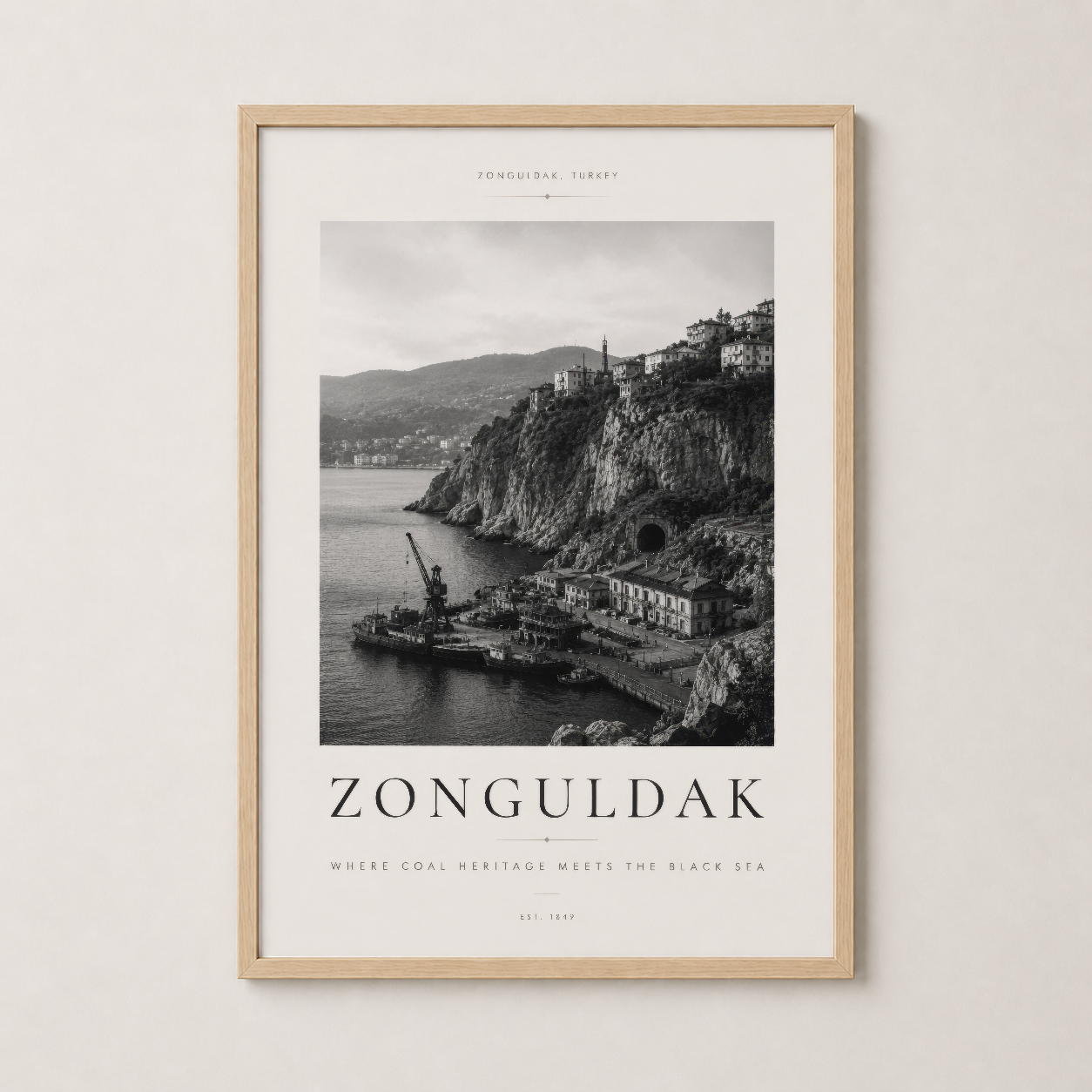 Zonguldak poster ahşap çerçevede, doğal bir dokusuz yaşam alanlarına sıcaklık ve karakter katıyor.
