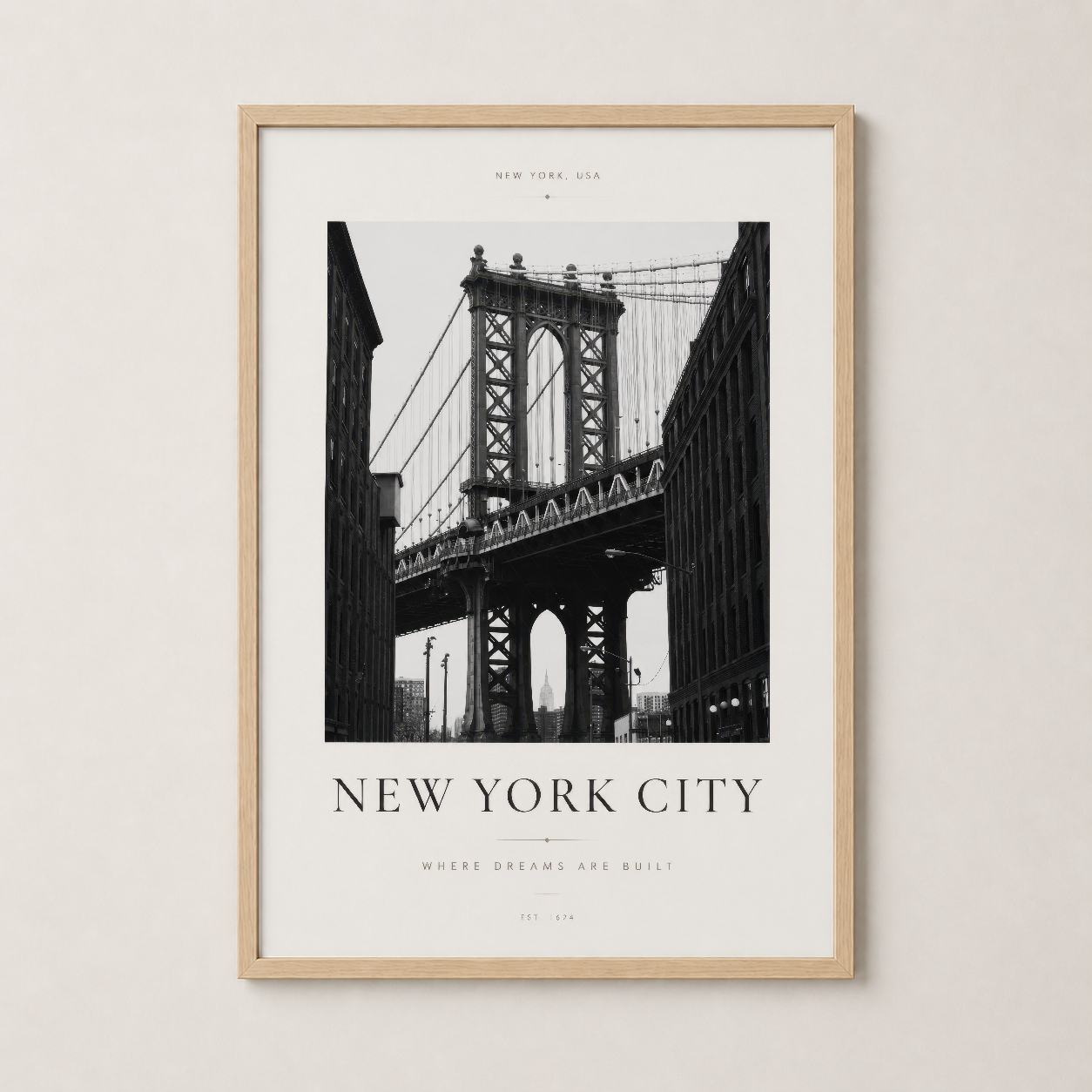 Manhattan Köprüsü sanat tablosu doğal ahşap çerçevede, sıcak ve modern ev dekorasyonuna kusursuz uyum sağlar.