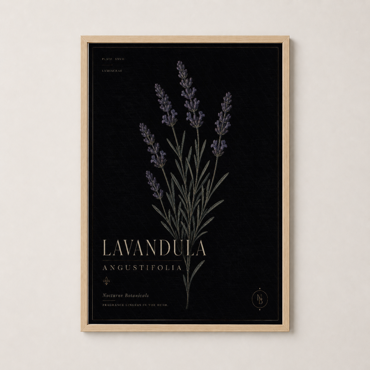 Lavandula Angustifolia tablosu doğal ahşap çerçeveli, sıcak ve rahat bir dekorasyon aksenti.
