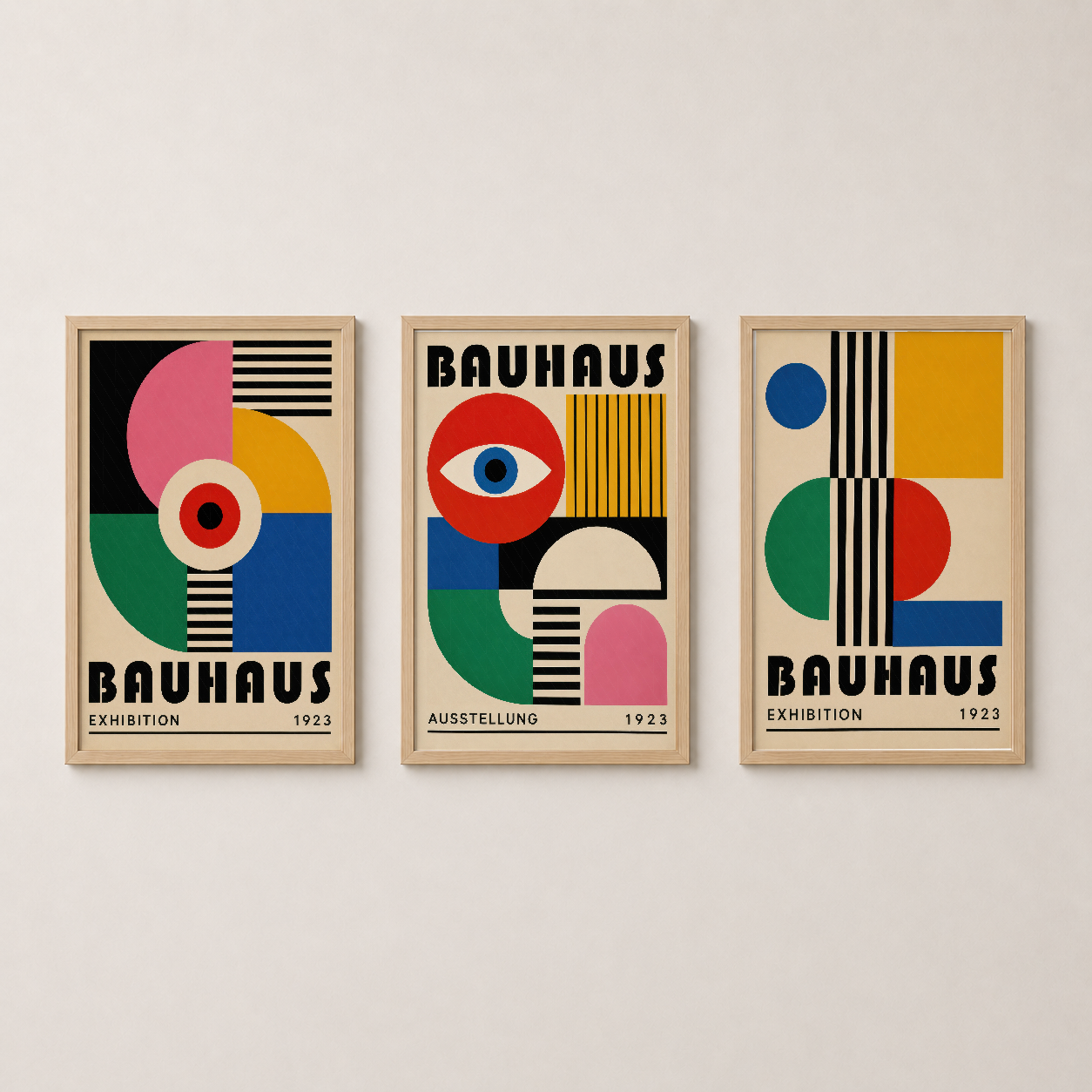 Ahşap çerçeveli Bauhaus koleksiyonu, 1923 sergisinin ikonik afişlerini ev dekorasyonuna dönüştürüyor.