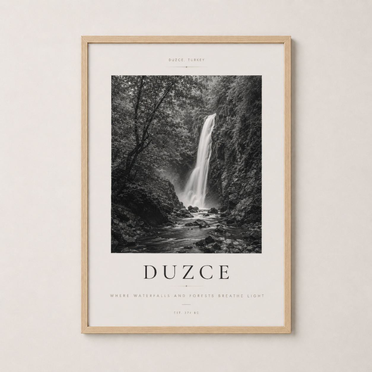 Duzce şelalesi tablsu ahşap çerçevede, doğa sanatı, siyah beyaz şelale poster