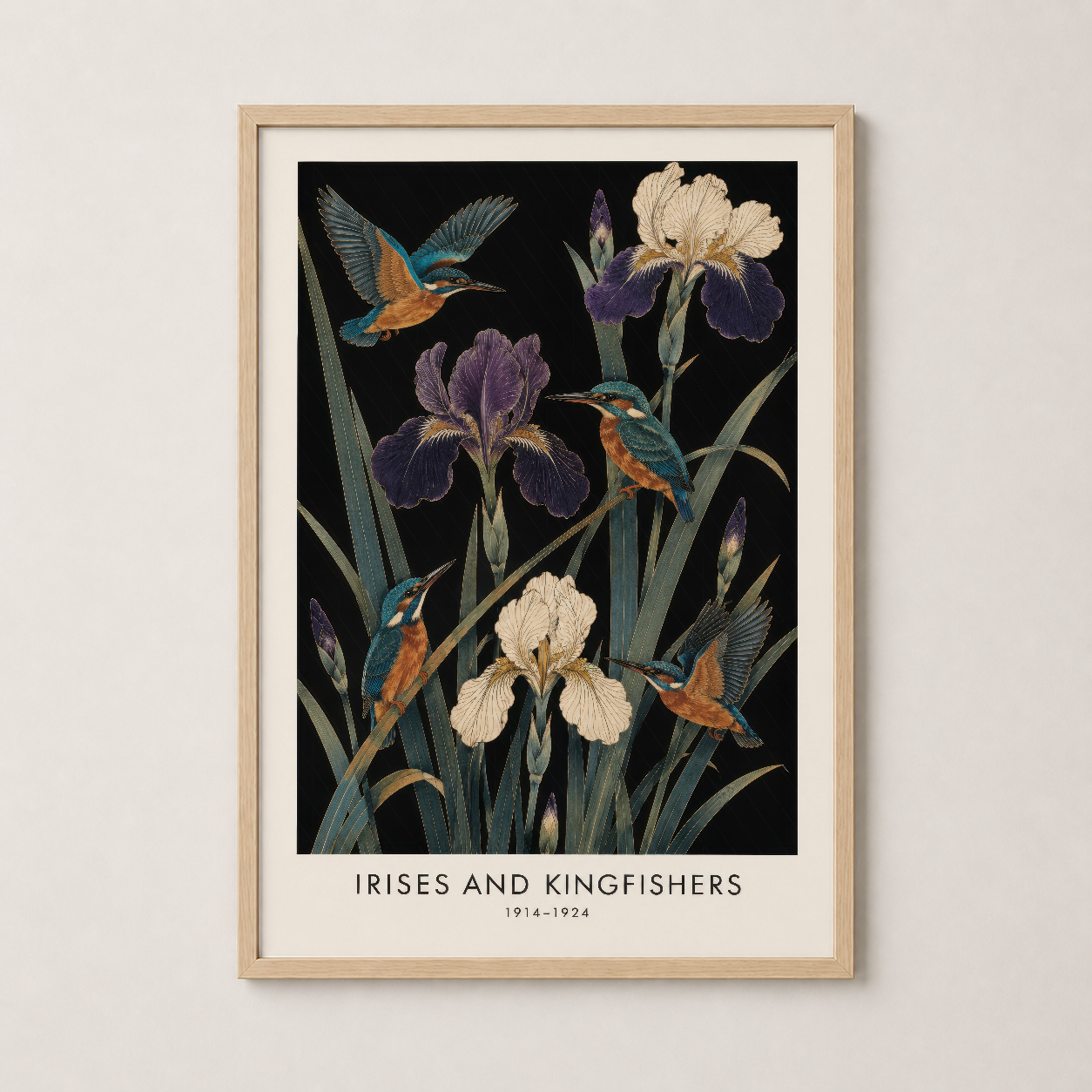Doğal ahşap çerçeveli İris ve Balık Tutanlar posteri, vintage botanik tasarım, modern minimalist iç tasarımla uyumlu.