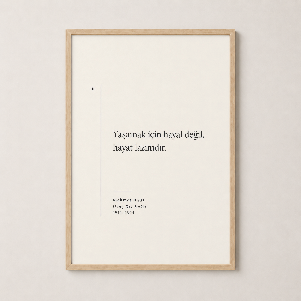 Doğal ahşap çerçeveli minimalist tablo, samimi iç mekân tasarımıyla uyumlu zarif tipografi poster.