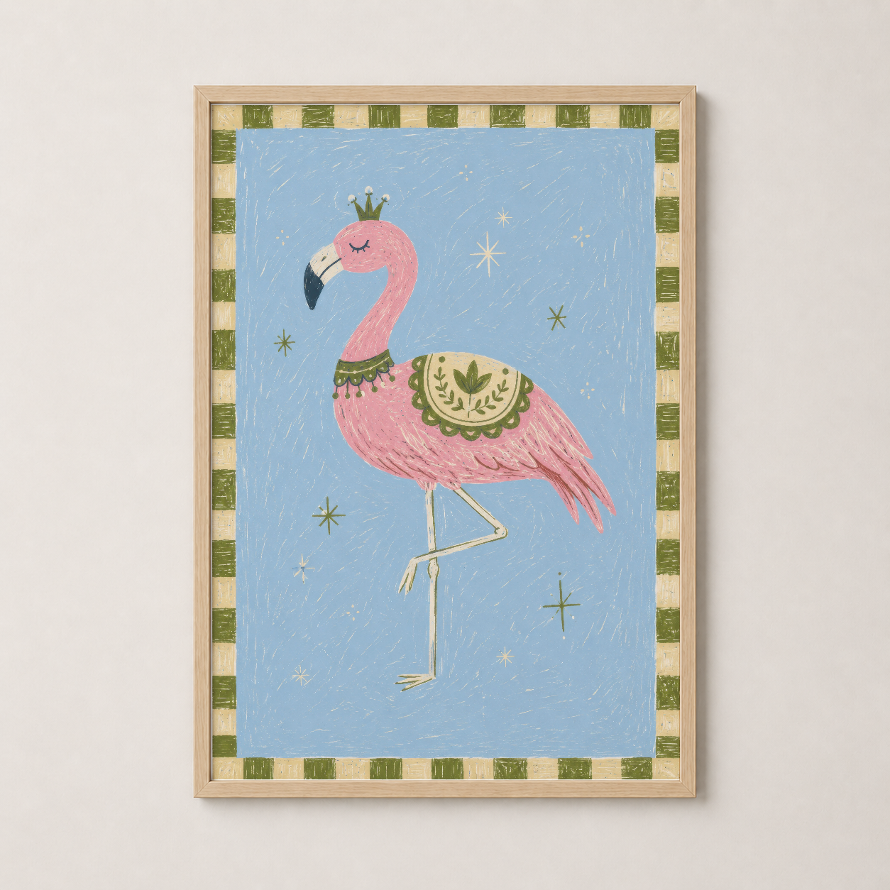 Açık tahta çerçevede, tacı ve yeşil örtüsü olan pembe flamingo, yıldız motifli çocuk odası dekorasyonu.