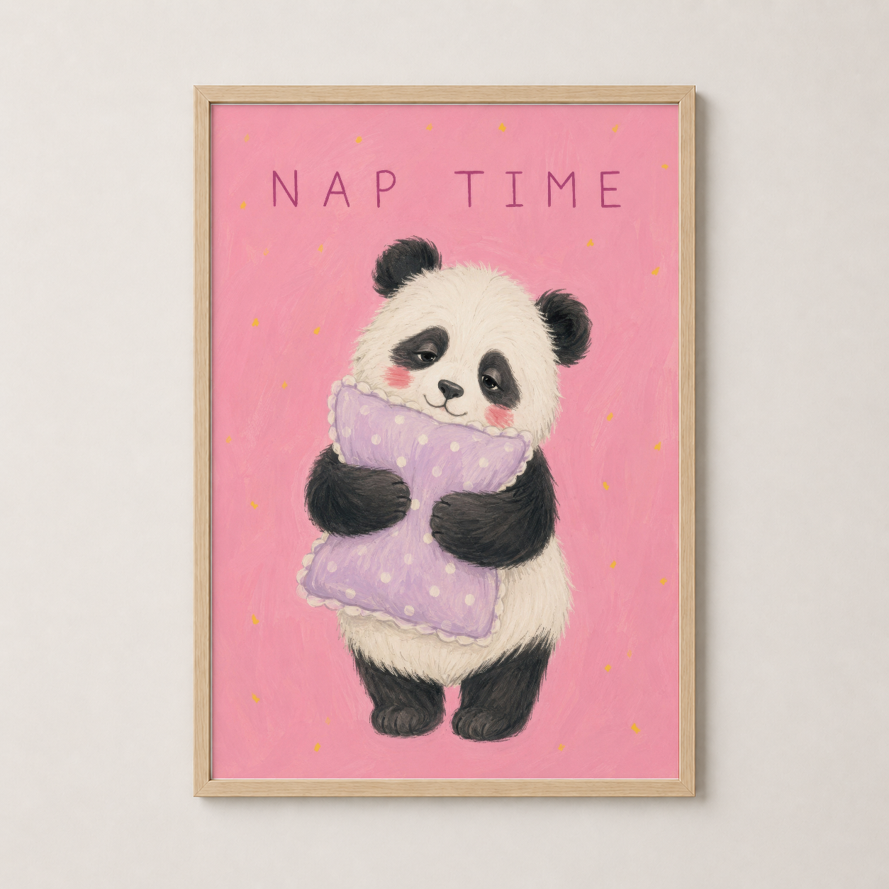 Ahşap çerçeveli, pembe zemin üzerine uyku temalı sevimli panda ilustrasyon duvar dekoru.