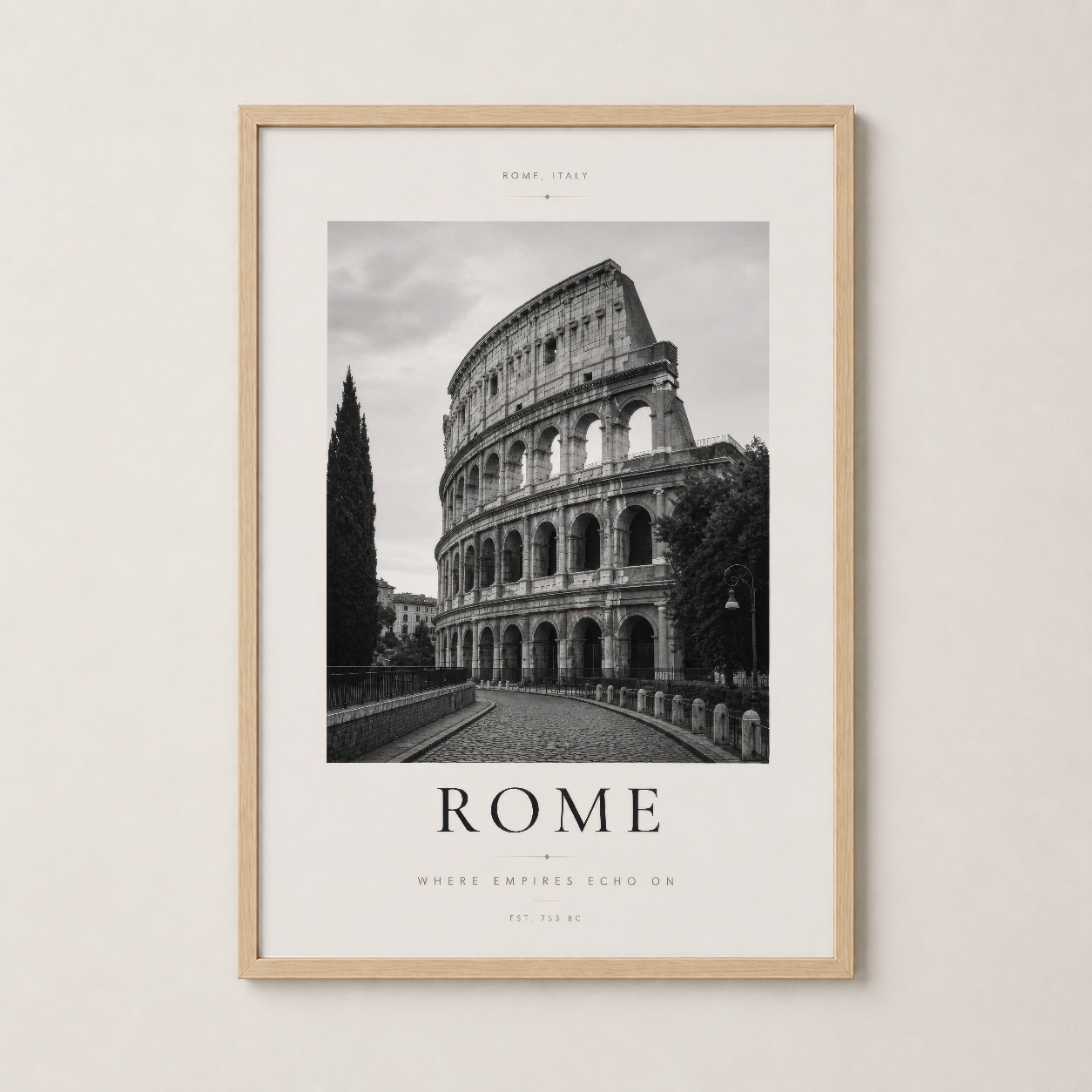 Roma Colosseum tasarımı ahşap çerçevede, sıcak ve doğal bir estetikle eve sanat katacak poster.