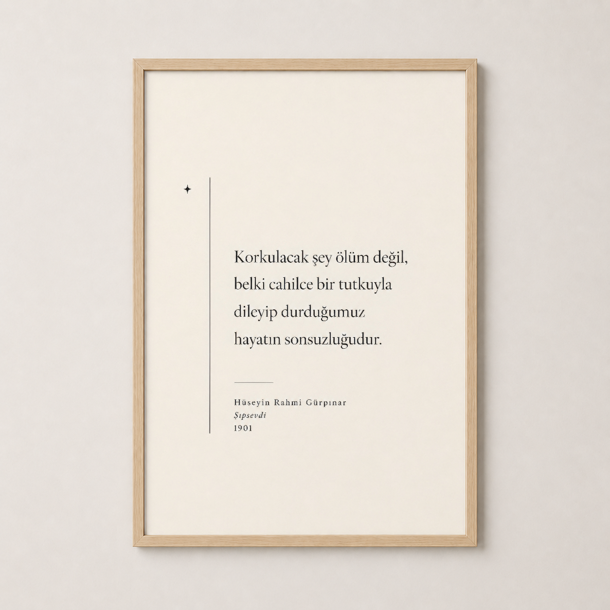 Doğal ahşap çerçeveli poster, krem fonu ve tipografik tasarımla şık bir dekor ögesi, tüm iç mekanlara uyum sağlar.