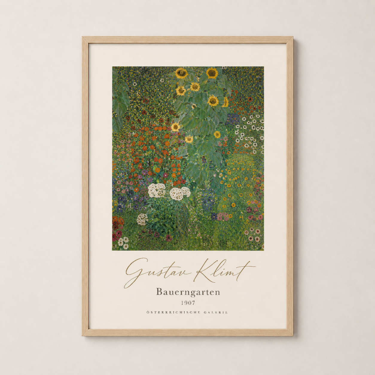Bauerngarten posterinin doğal ahşap çerçevede sunulan hali, retro sanat galerisi havası yaratır.