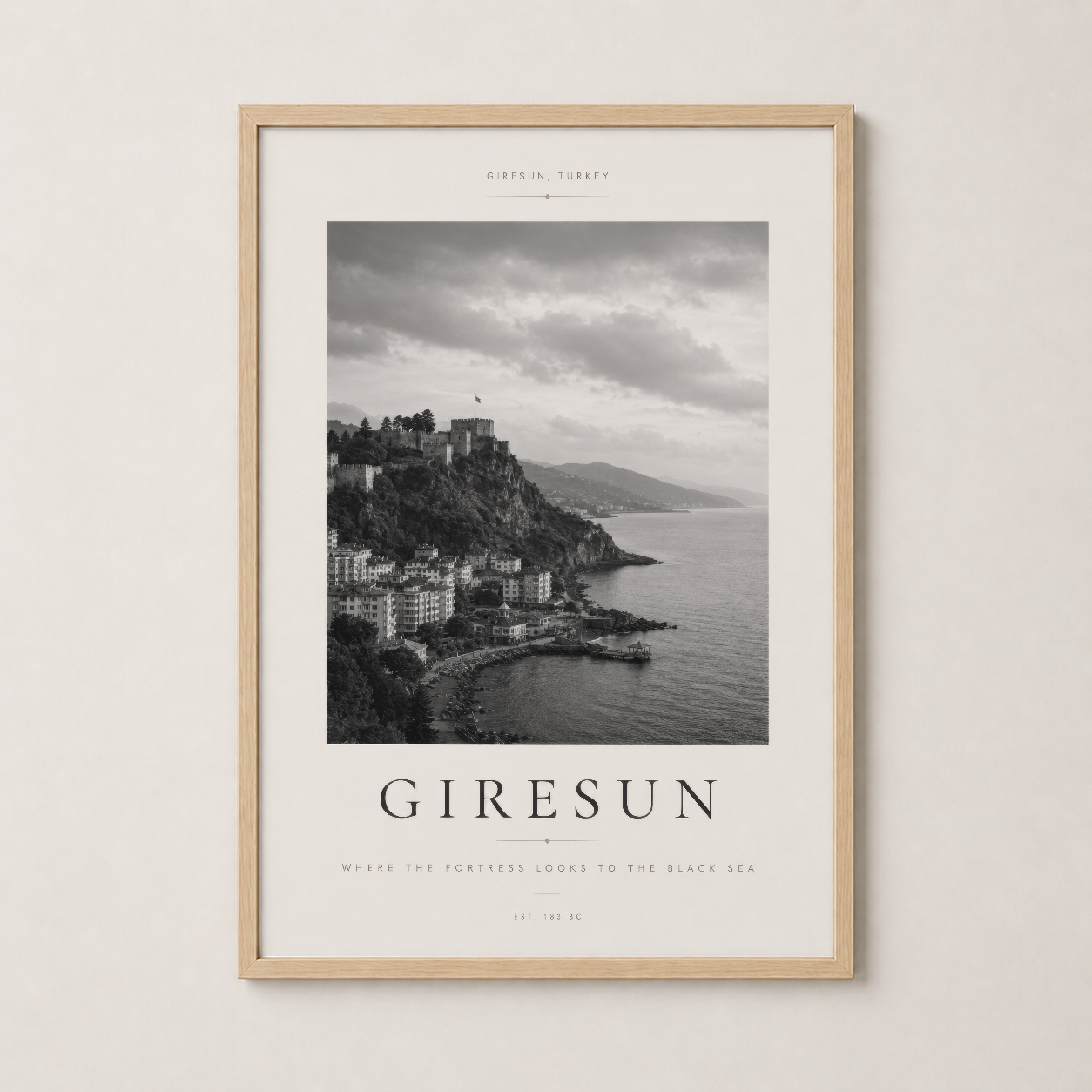 Giresun Türkiye tablosu ahşap çerçeveli, doğal dekorasyon, vintage atmosfer.