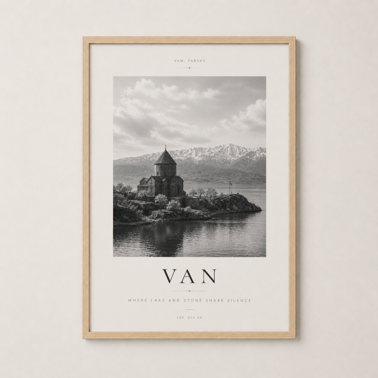 Van tasarımı ahşap çerçeveli poster. Doğal çerçeve ile modern minimalist dekorasyona uygun sanat.