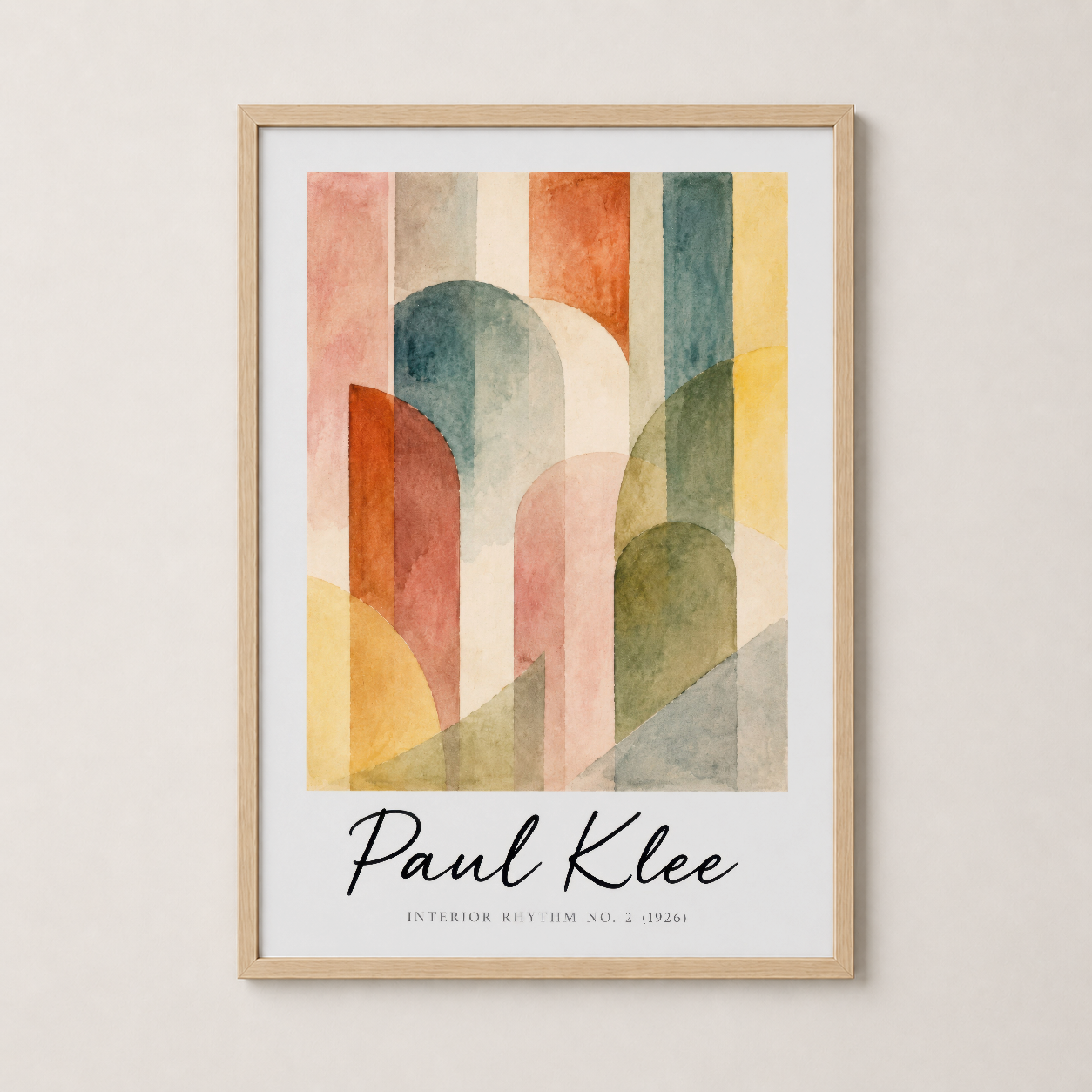 Ahşap çerçeveli Paul Klee posteri, Interior Rhythm serisinin ikonik renkli katmanlarını zarif bir şekilde sergiliyor.