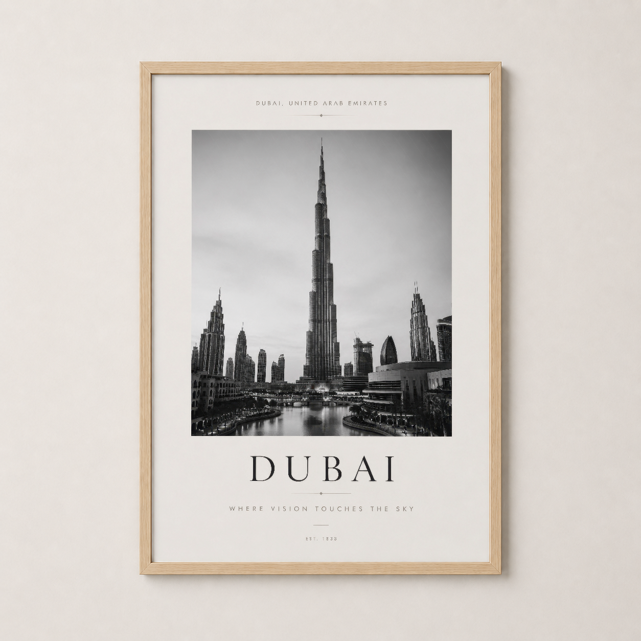 Burj Khalifa görüntüsü ahşap çerçeveli poster, modern iç mekan dekorasyonu.