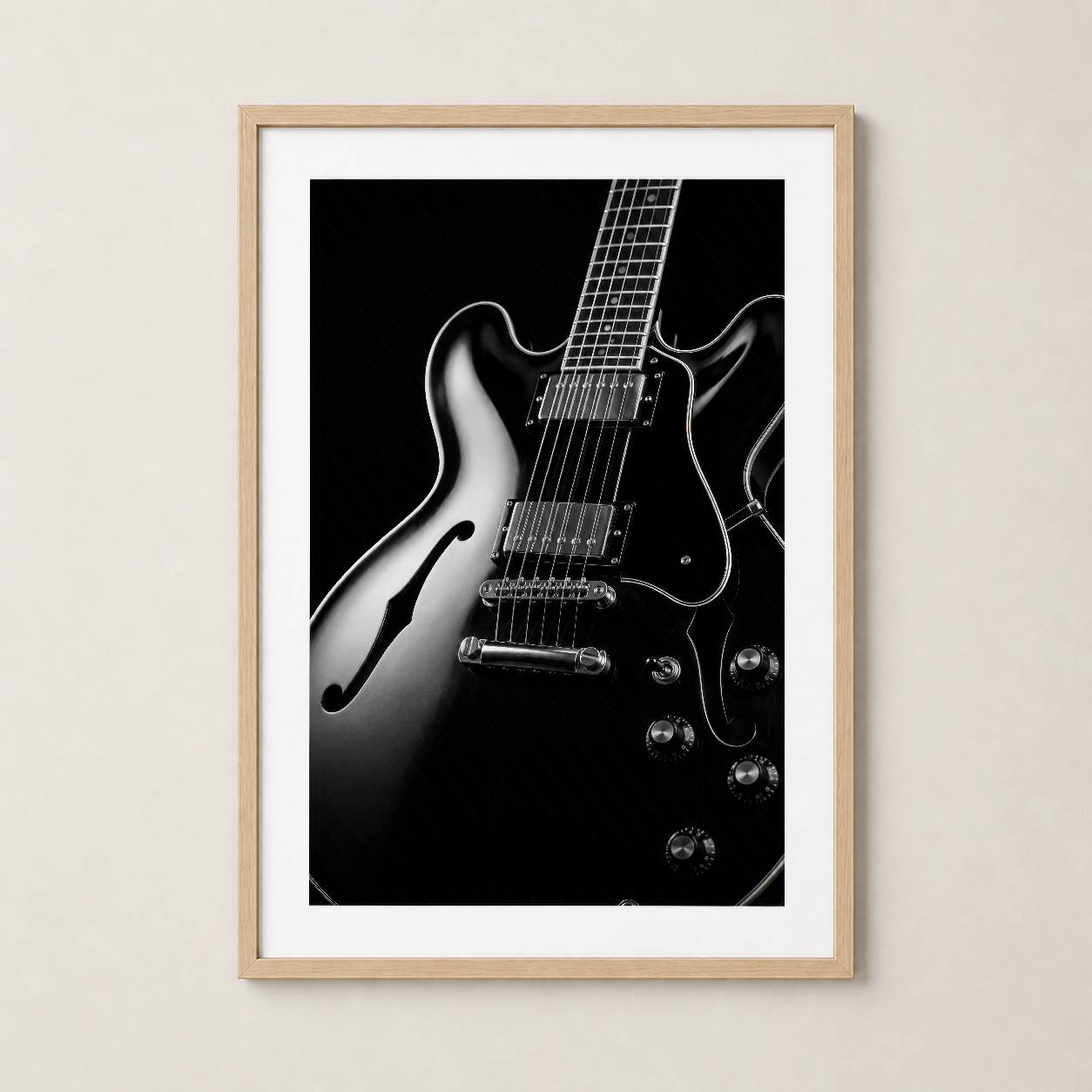 Enstrüman sanat tablosu, ahşap çerçevede doğal estetik ve müzik severler için mükemmel seçim.