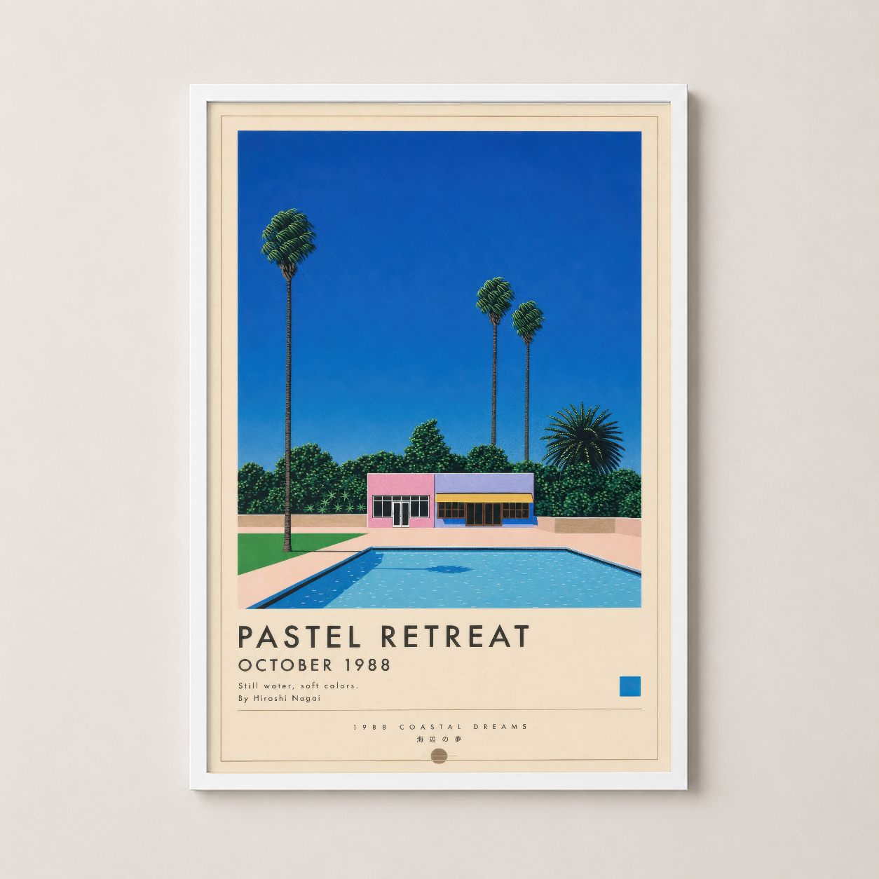 Pastel Retreat sanat baskısı beyaz çerçeveyle sunulan. 1988 tarihlı retro palmiye ve havuz manzarası poster.