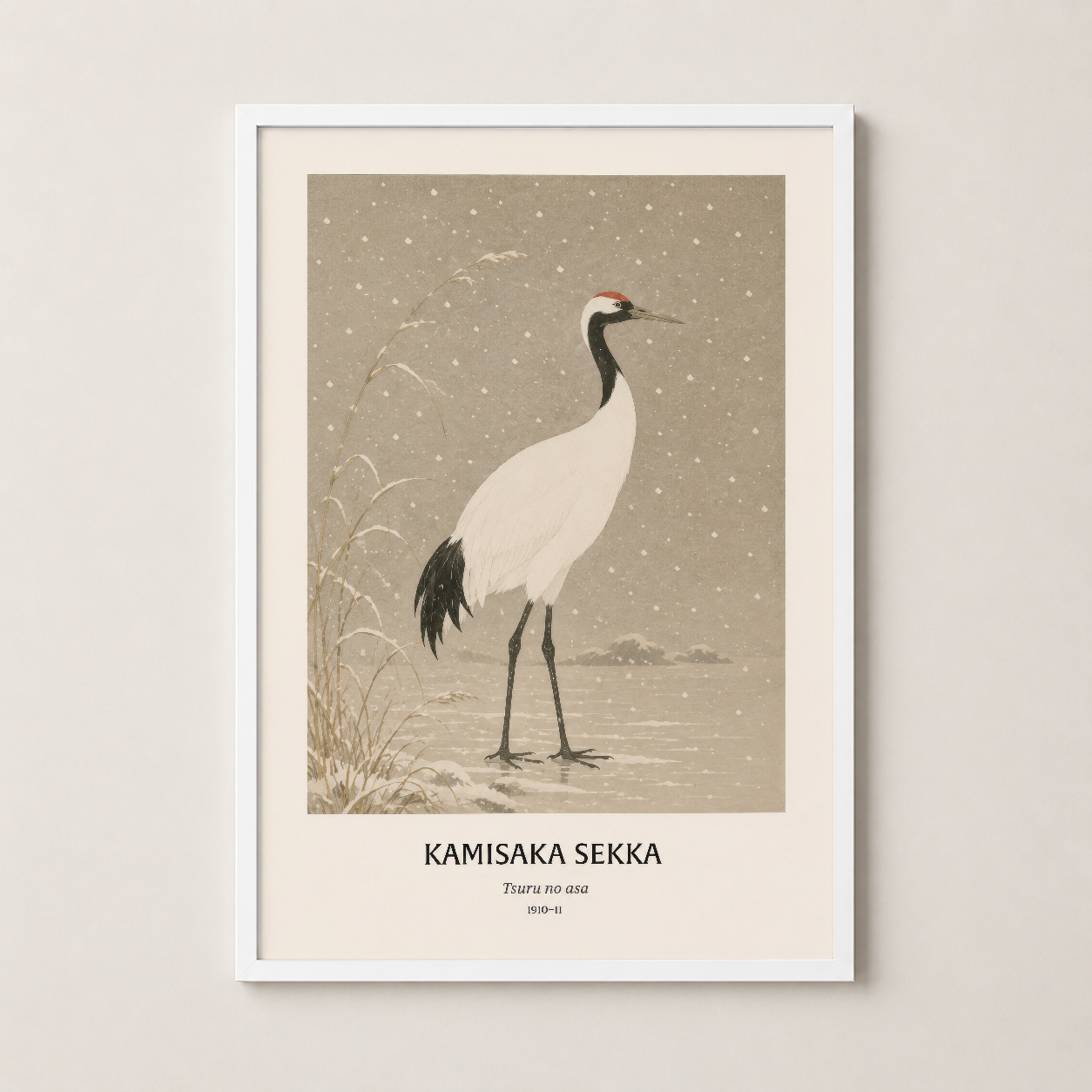 Şık beyaz çerçeveli çerçevedeki turna duvar sanatı, yumuşak tonlarla tasarlanmış soğuk kış atmosferi taşıyan poster.