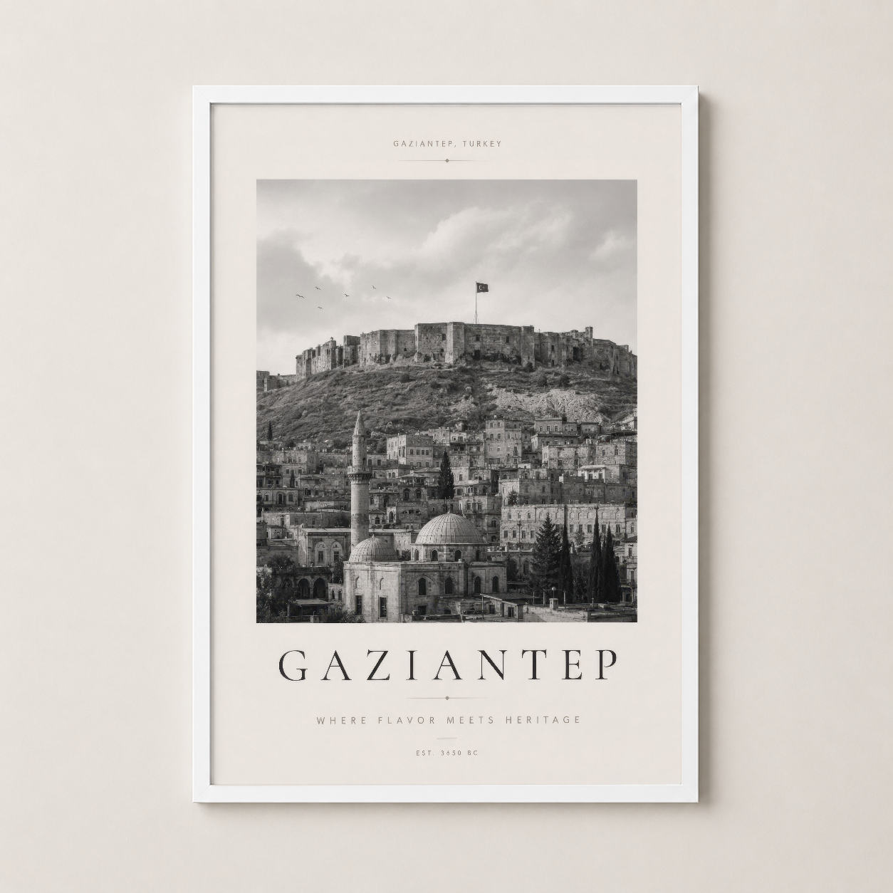 Gaziantep şehir manzarası posteri, beyaz çerçeveli duvar tablosu, minimalist dekor için.