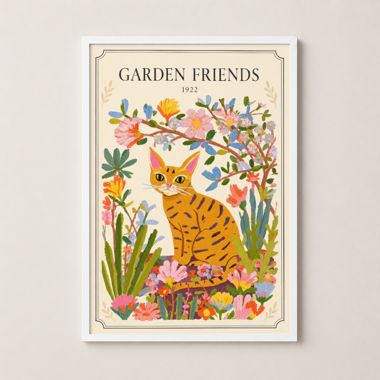 Garden Friends tablosu beyaz çerçeveli, pastel tonlarında çiçekler ve kedinin yer aldığı retro sanat baskısı.