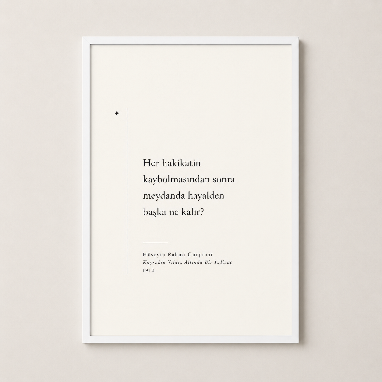 Beyaz ahşap çerçeveyle sunulan klasik şiir tablosu, modern minimal estetik ve edebiyat sevgisini birleştiren dekoratif ürün.