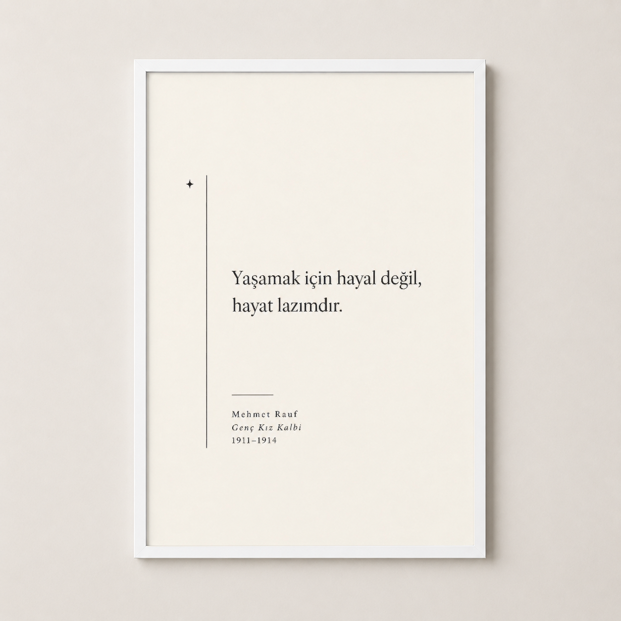 Beyaz çerçeveli contemporary poster, klasik yazı tipi ile Türkçe edebî alıntıyı çağdaş ev dekorasyon stilinde gösteren tablo.