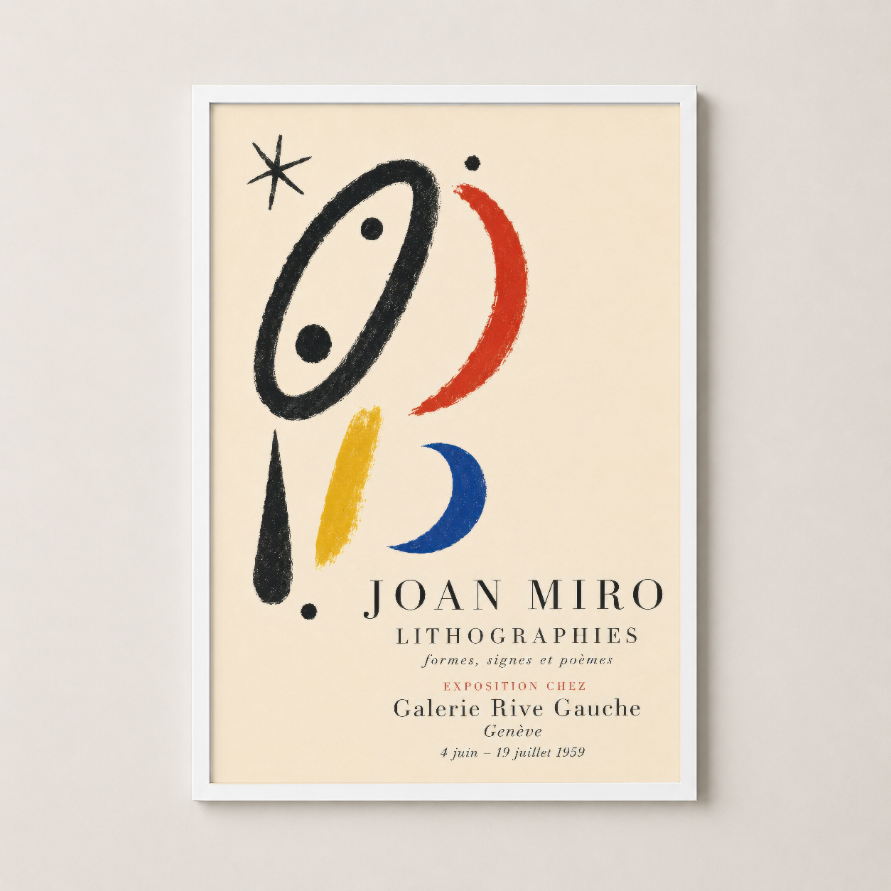 Joan Miro'nun minimal geometrik tasarımlı Lithographies posteri beyaz çerçevede, modern iç dekorasyonu.