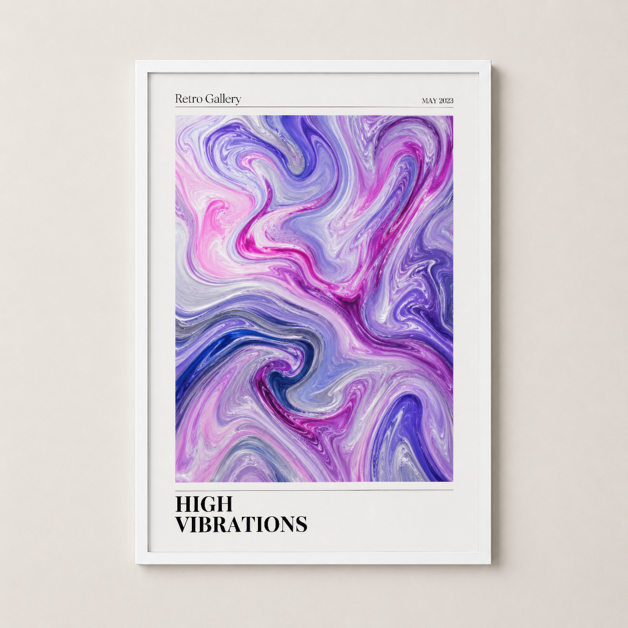 Dinamik sıvı sanat motifiyle beyaz çerçeveli modren duvar posteri, ev dekorasyonu için ideal.