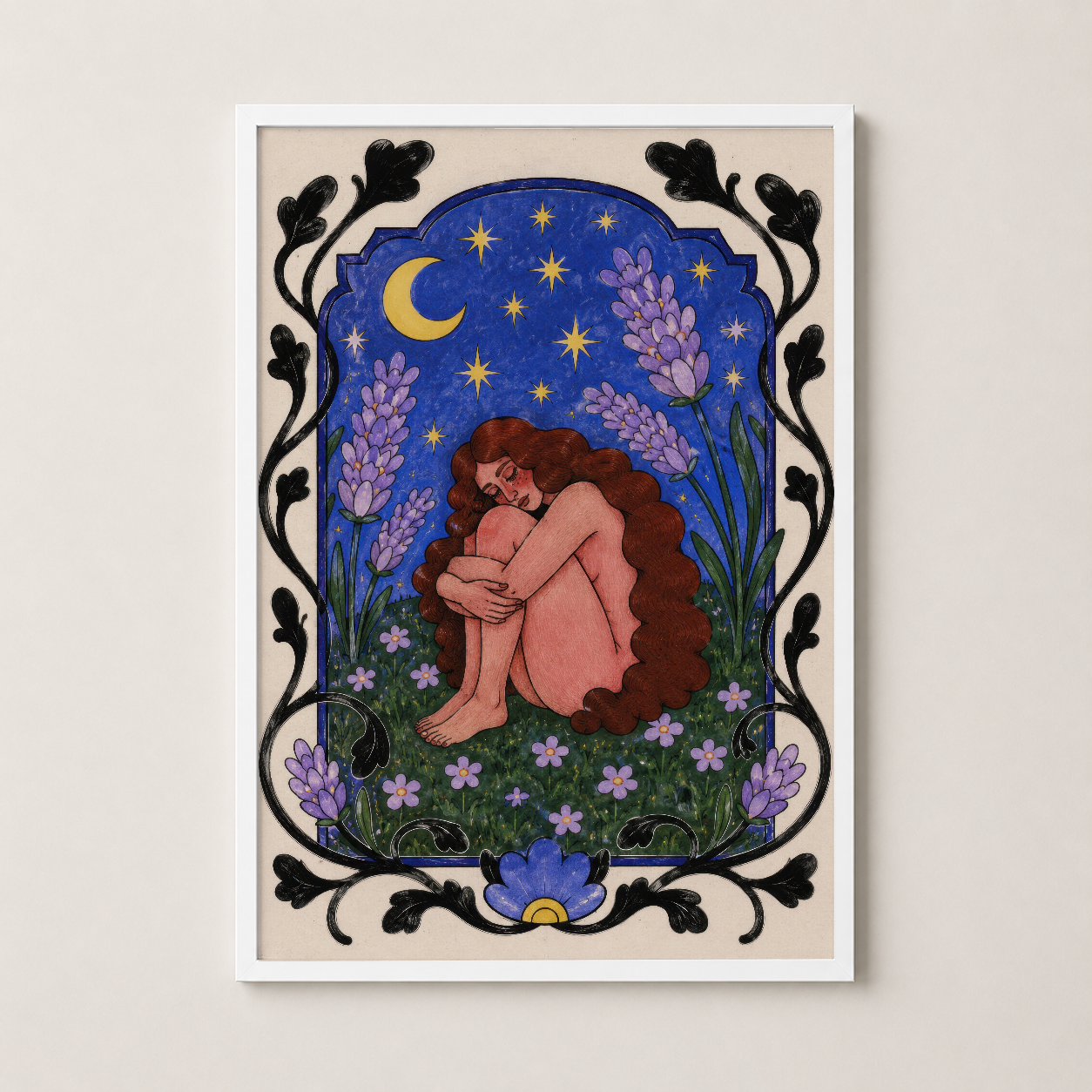 Beyaz çerçeveli poster, yıldızlı gece gökyüzü altında dinlenme pozisyonundaki figür ve mor çiçek elemanlı mistik sanat
