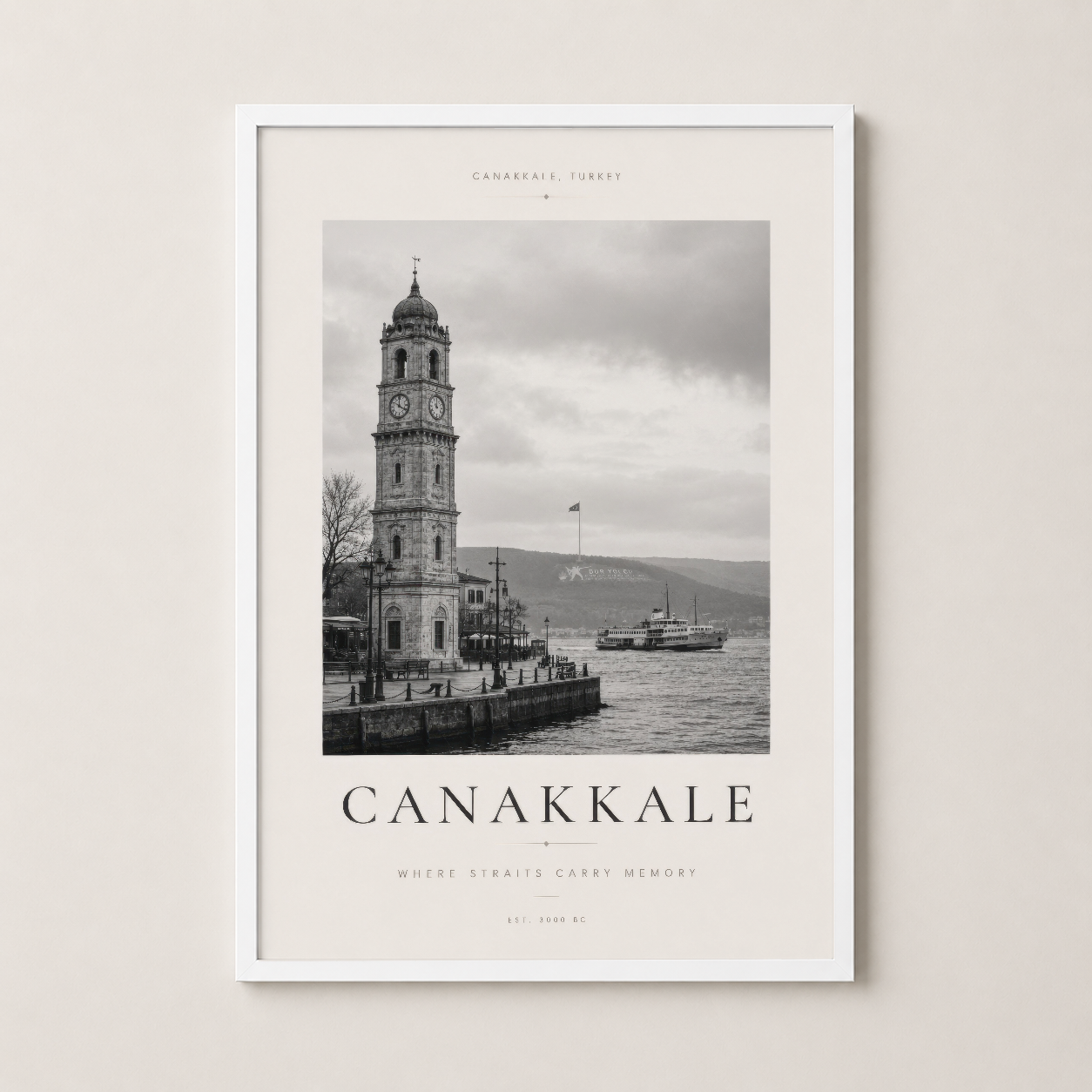 Çanakkale boğazı temalı tablo beyaz çerçevede, ışık ve gölgenin oynadığı vintage tasarım koleksiyonu.