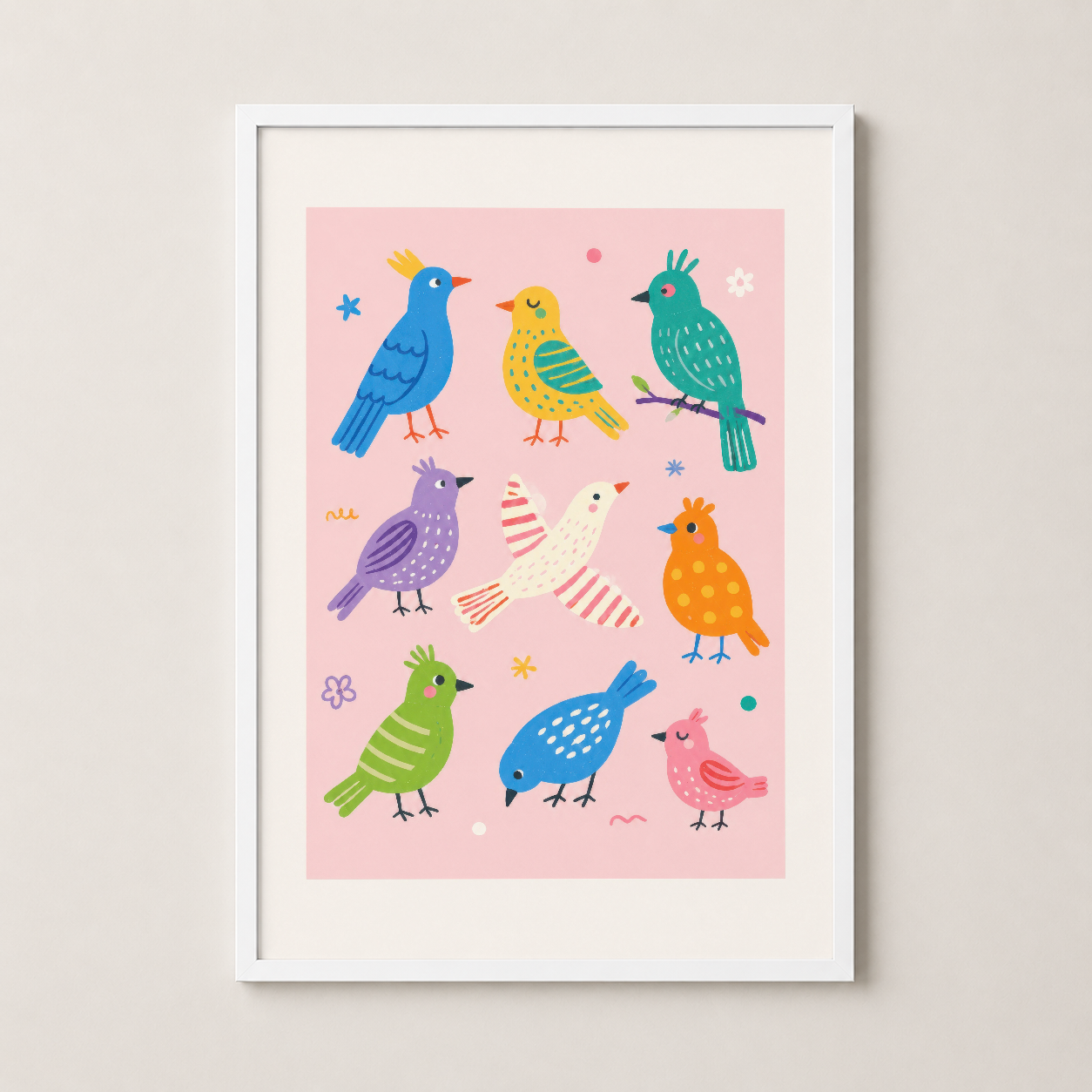 Beyaz çerçeveli poster, parlak kuş tasarımı ve pembe fon rengiyle tatlı bir dekorasyon.
