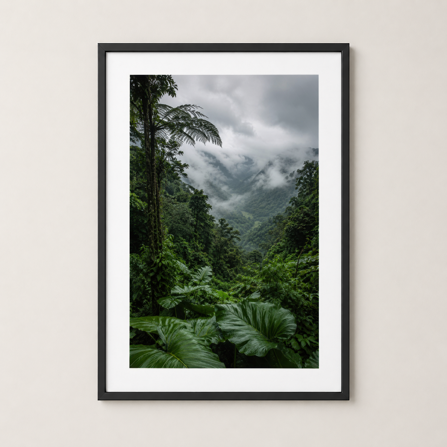 Siyah çerçeveli poster, dağ vadisi doğa fotoğrafı, modern dekor için ideal.