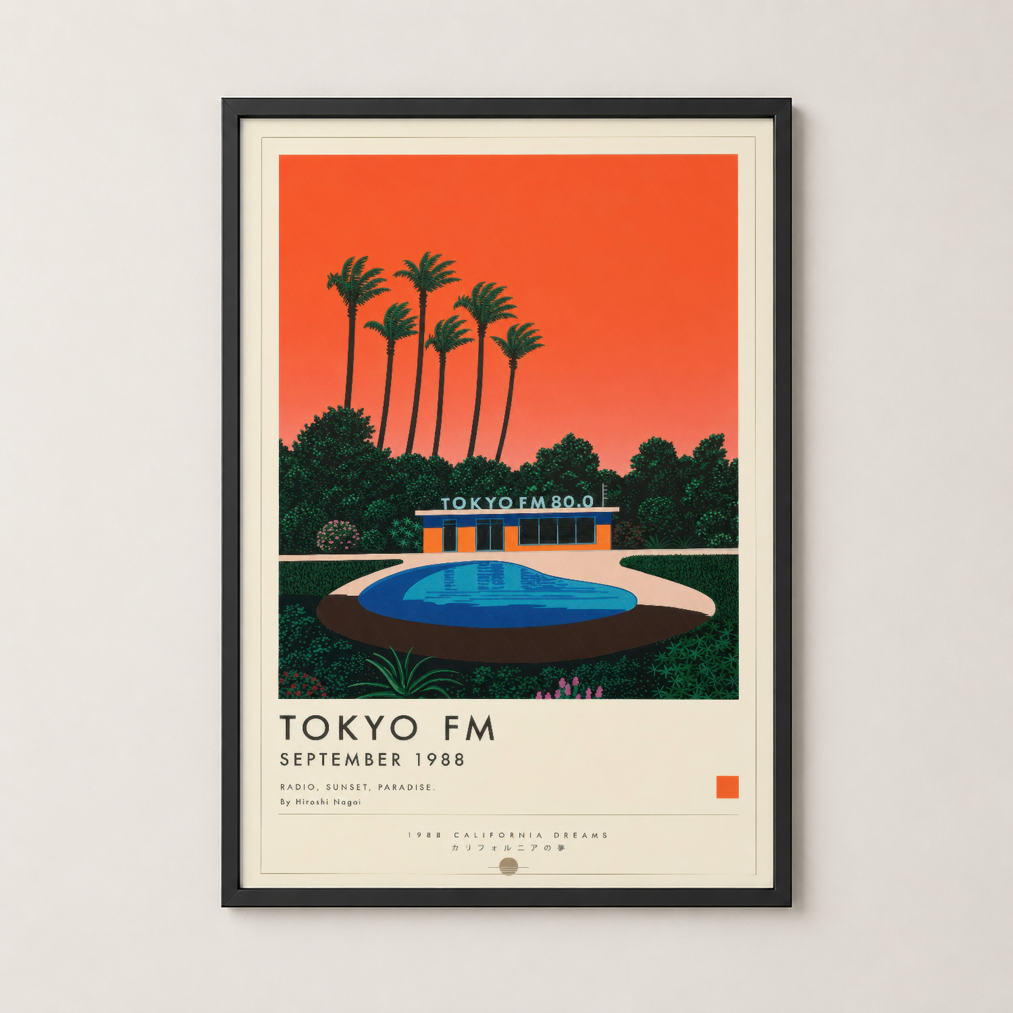 Tokyo FM posteri siyah çerçevede, retrouray atmosferi ve canlı portakal-mavi renk kombinasyonu.