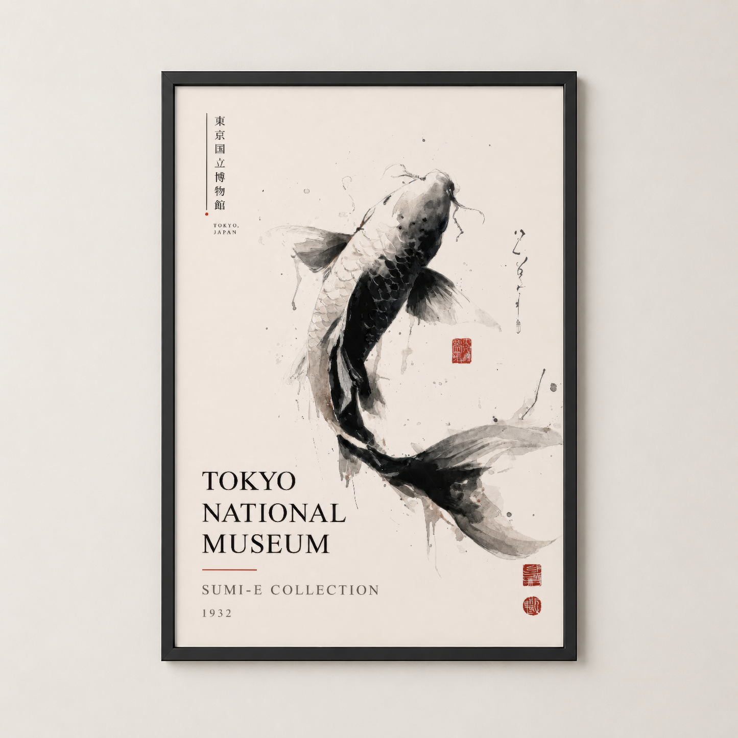Siyah çerçevede, Tokyo Müzesi sergisine ait geleneksel Japon balık illüstrasyonu sunan şık duvar tablosu.