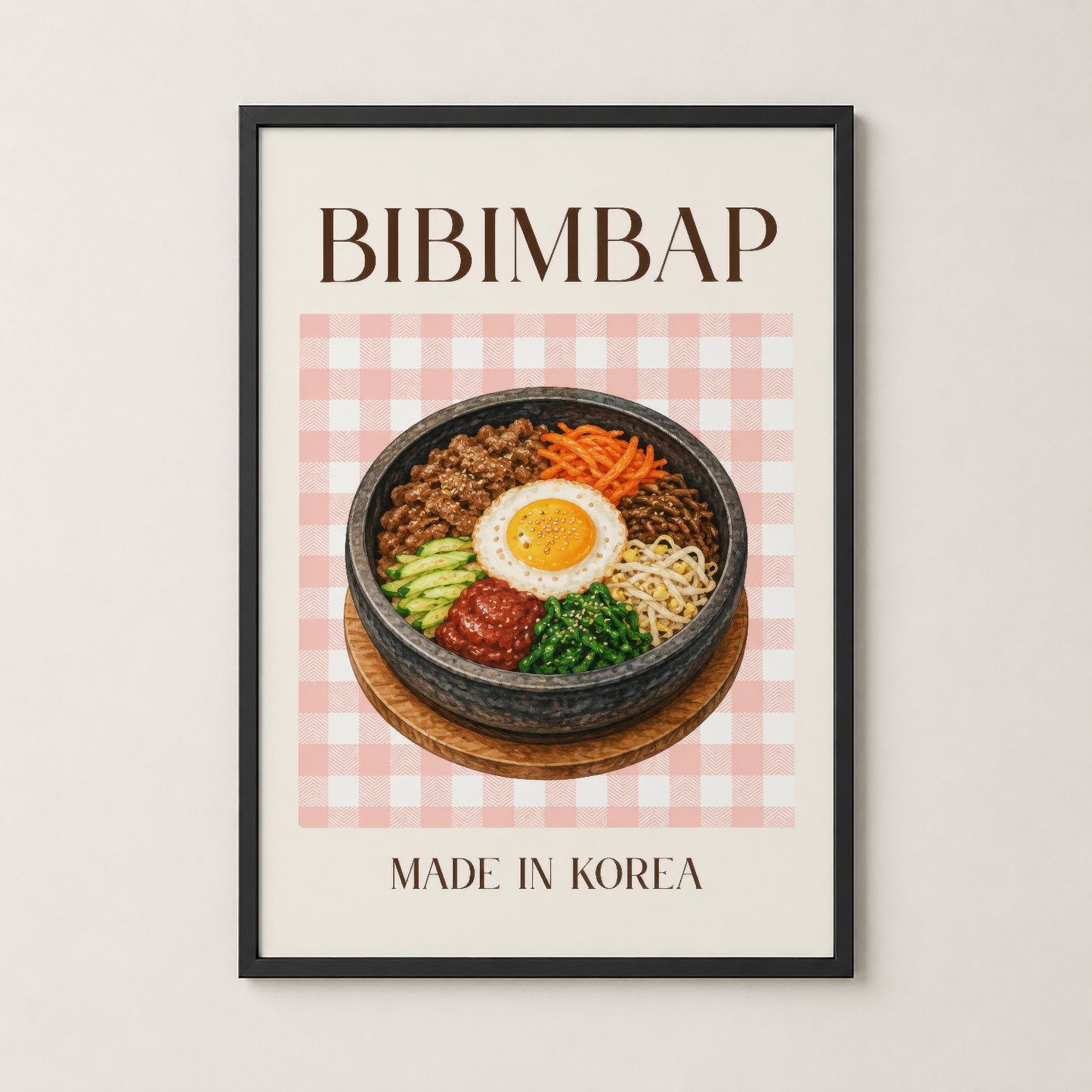 Bibimbap posteri, siyah çerçevede, renkli Kore mutfağını modern sanat stilinde sunan dekoratif tablo.