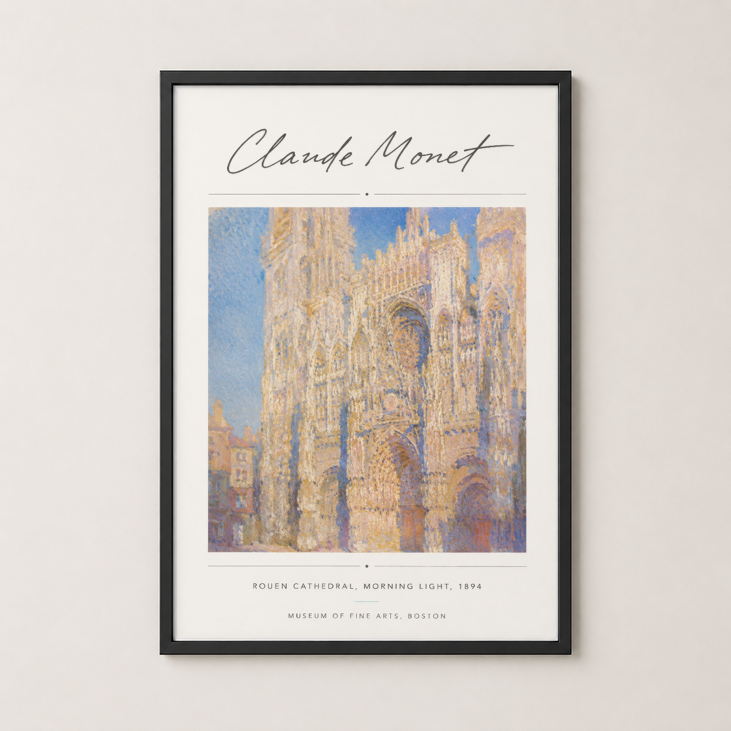 Monet'nin Rouen Katedrali tablosu siyah çerçeve içinde, modern oturma alanında zarif bir dekorasyon parçası olarak sergilenen