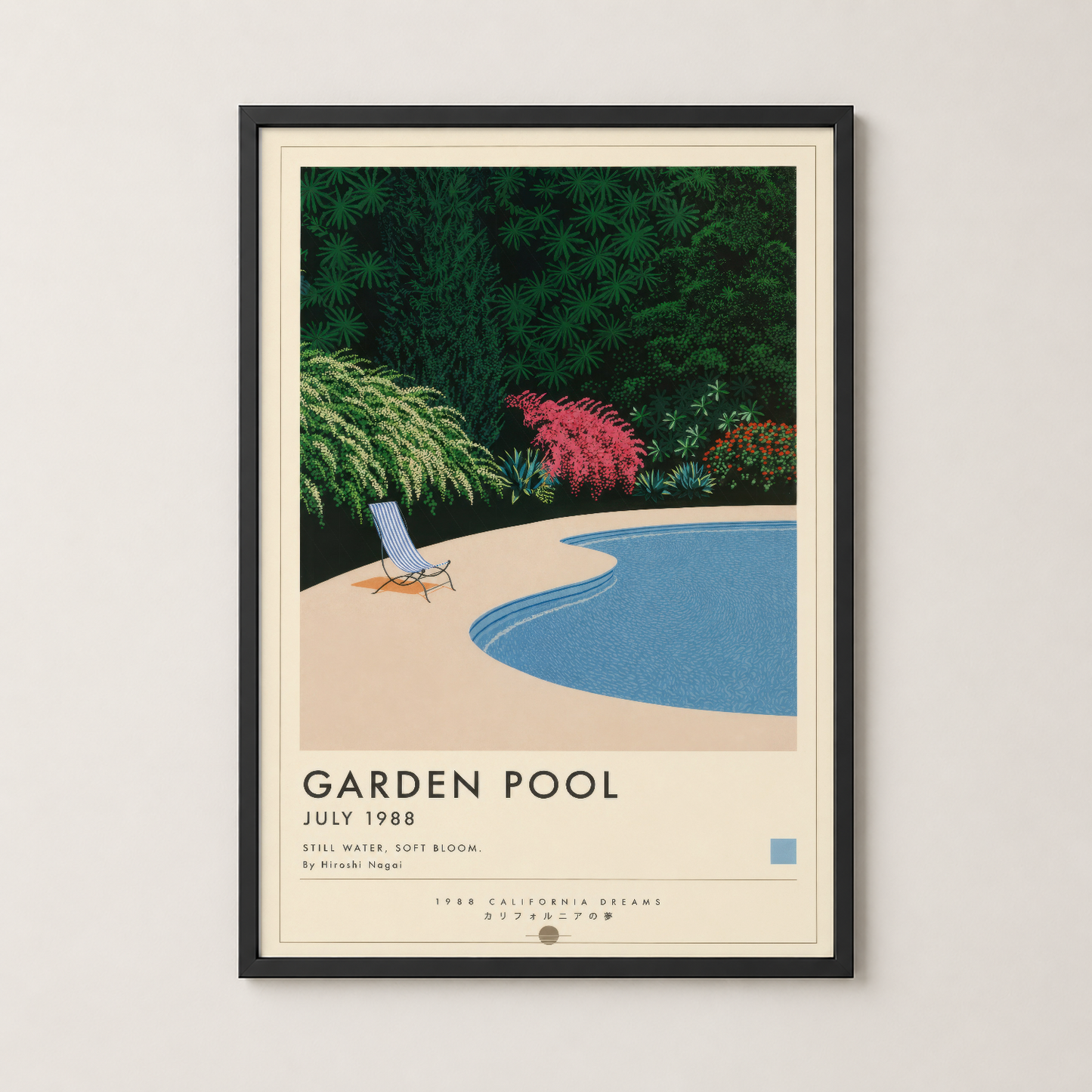 Garden Pool tablosu siyah çerçevede, modern iç mekanda asılı, vintage estetik duvar dekorasyonu, açık renk matla