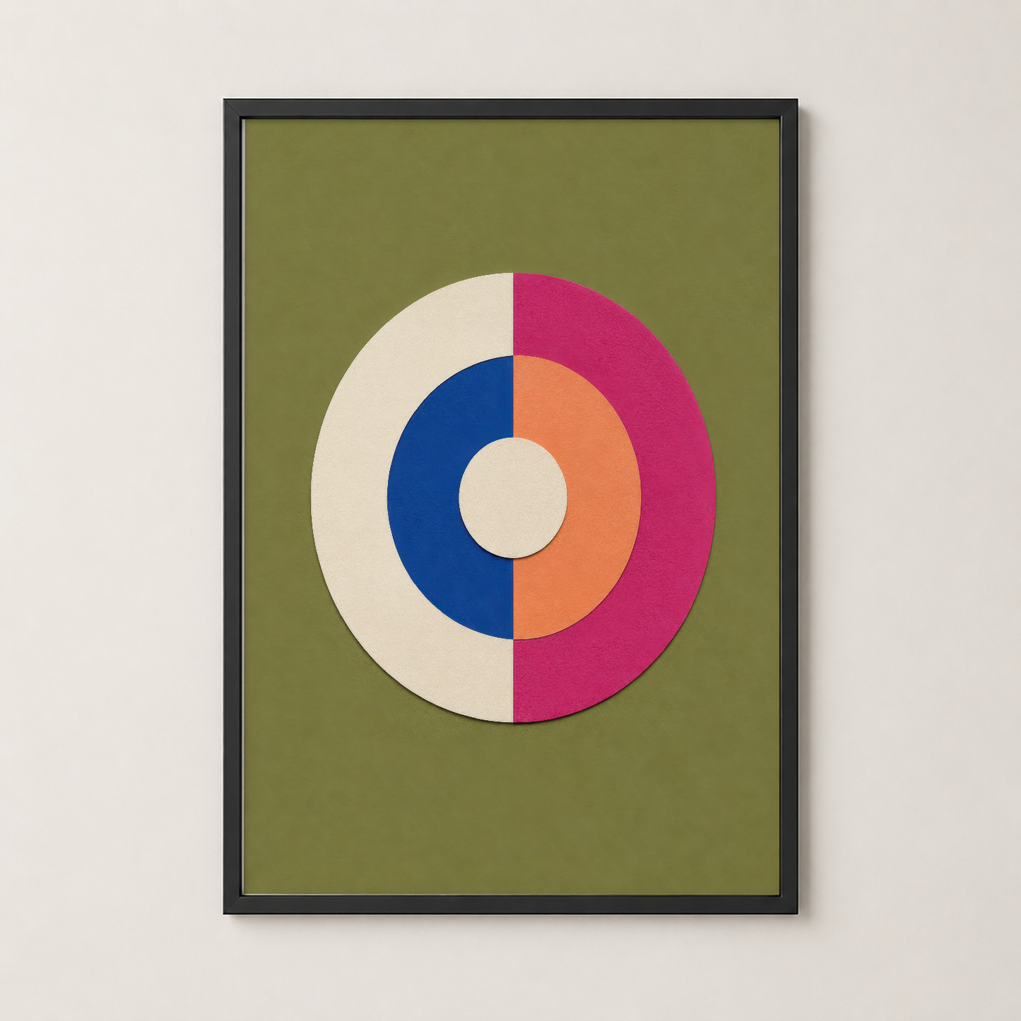 Siyah çerçeveli poster, retro tarzı halka tasarımıyla minimalist iç mekanlar için ideal dekorasyon seçeneği.