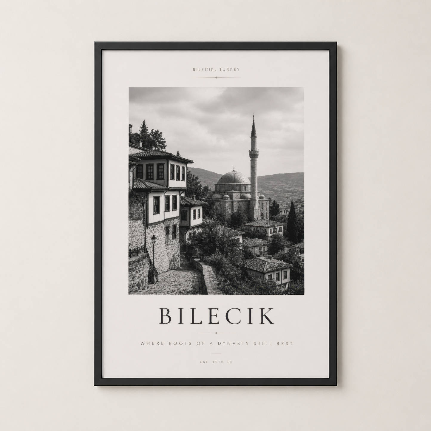 Bilecik şehrinin atmosferik görünümü, siyah çerçeveli modern poster sanat olarak duvar dekorasyonu.